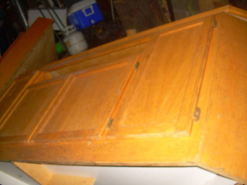lot 90 image: STACKING HUTCH