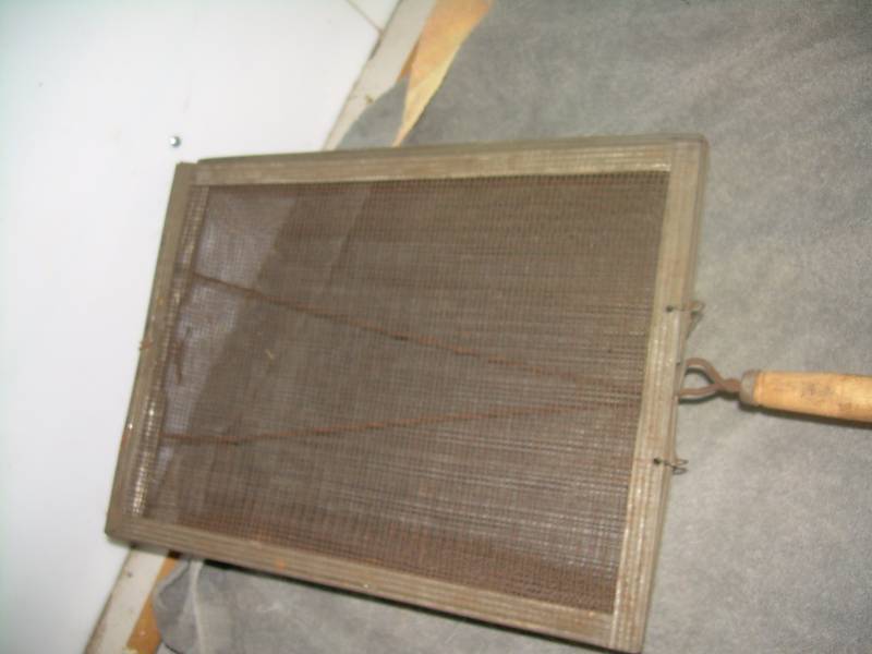 lot 93 image: VINTAGE OPEN PIT GRILLER