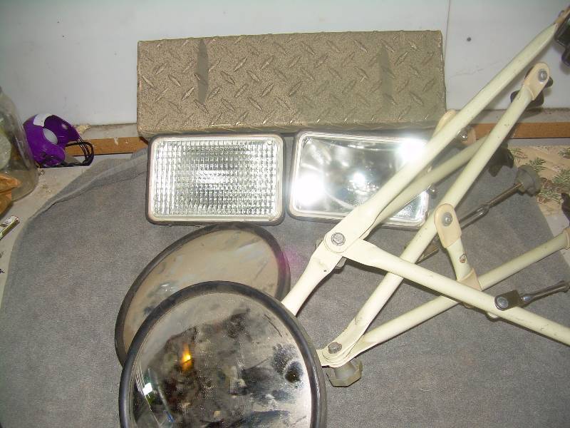 lot 94 image: LIGHTS , MIRRORS, BRACKETS AND STEP