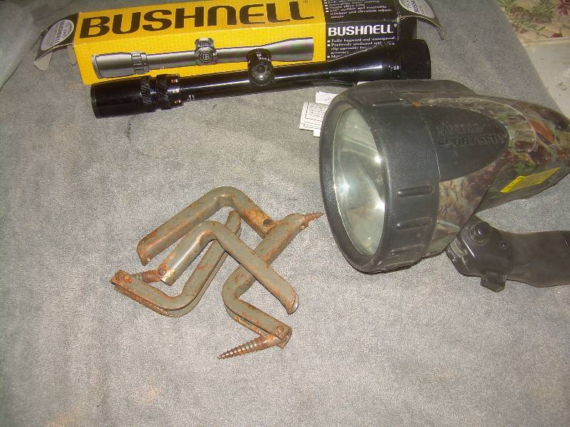 lot 96 image: BUSHNELL SCOPE , 79-3940 FOOT PEGS , SPOT LIGHT
