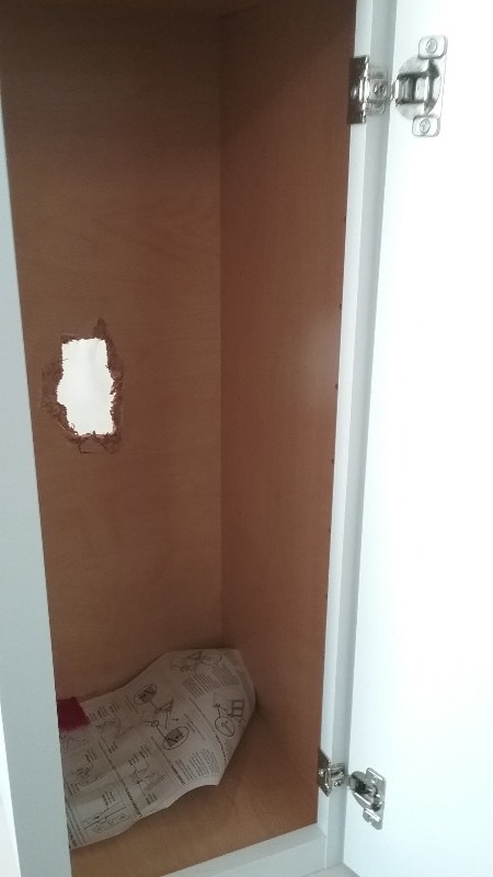 lot 31 image: White Wall Cabinet