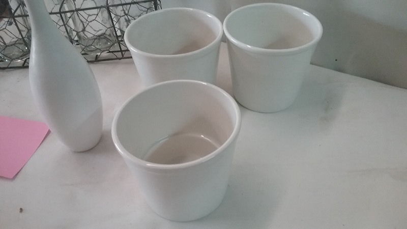 lot 23 image: 3 Units Decorative Flower Vases