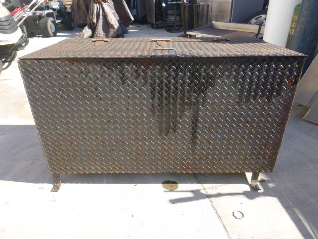 lot 7 image: Truck Fuel Tank