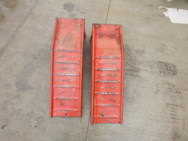 lot 34 image: 2 Car Ramps