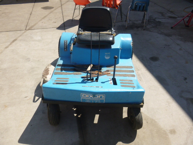 lot 42 image: Dixon Zeter 426 Zero Turn Lawn Mower