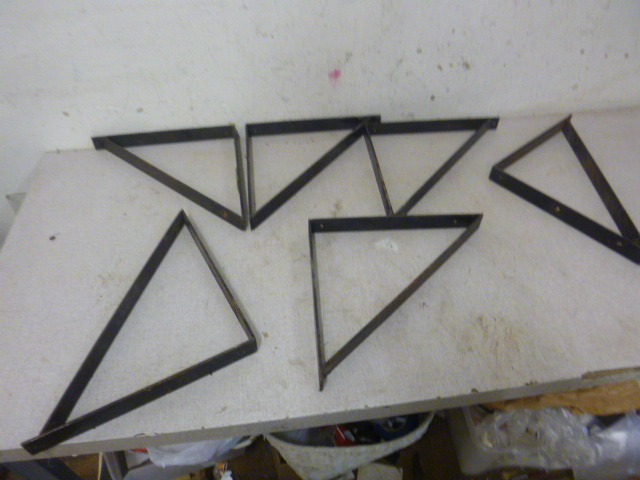 lot 62 image: 6 Shelf Brackets
