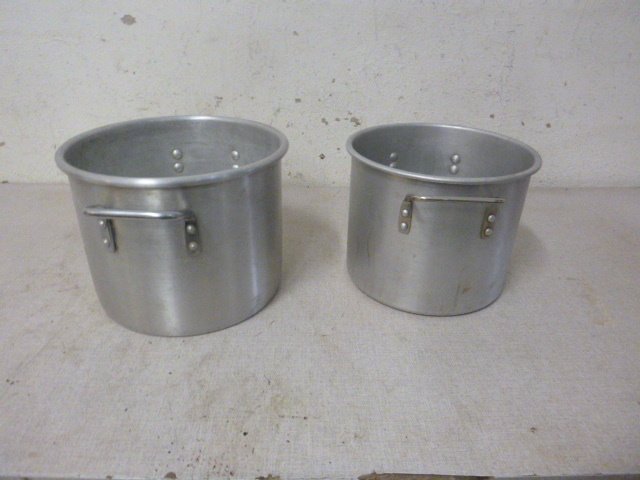 lot 63 image: 2 Large Aluminum Pots