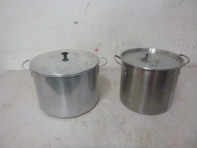 lot 75 image: 2 Stock Pots
