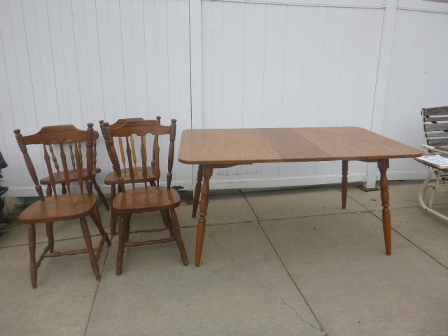 lot 111 image: Table with 4 Chairs