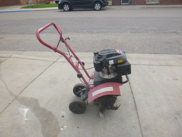 lot 112 image: Earthquake Gear Drive Tiller
