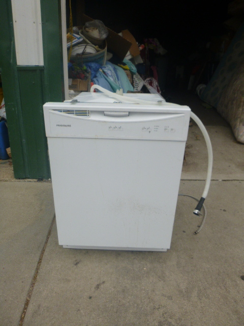 lot 114 image: Frigidaire Dishwasher