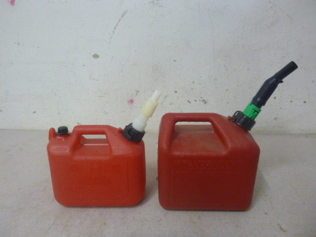 lot 176 image: 2 Gas Cans