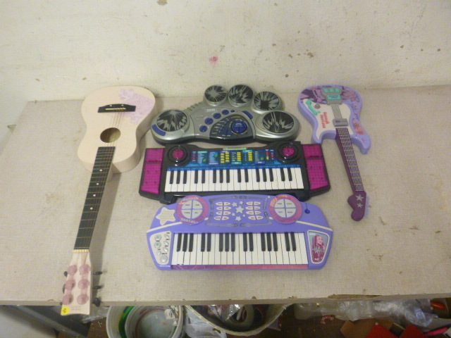 lot 182 image: Miscellaneous Childs Music Toys