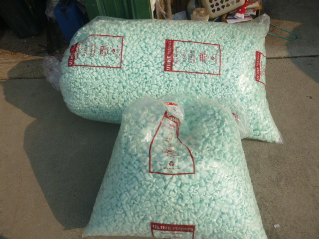 lot 192 image: 2 Bags of Packing Peanuts