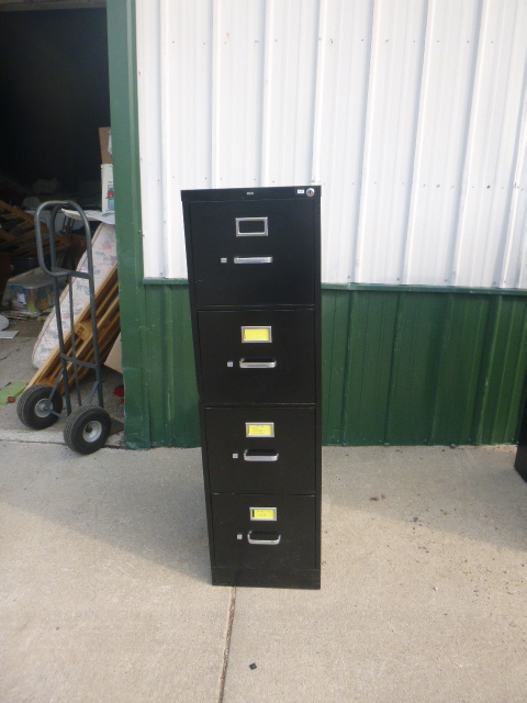 lot 197 image: 4 Drawer File Cabinet
