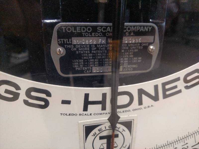 lot 27 image: Toledo Model 31-0652FH Scale, 200 l...