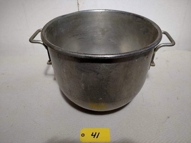 lot 41 image: VMLH 40 Mixing Bowl...