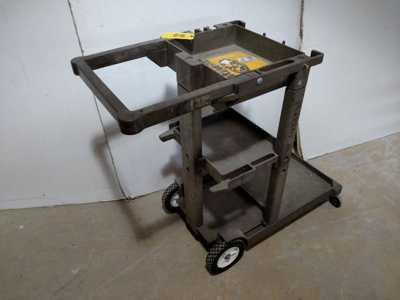 lot 85 image: Rubbermaid Janitors Cart, No Bag Mo...