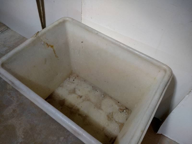 lot 86 image: Meese Poly Laundry Cart...
