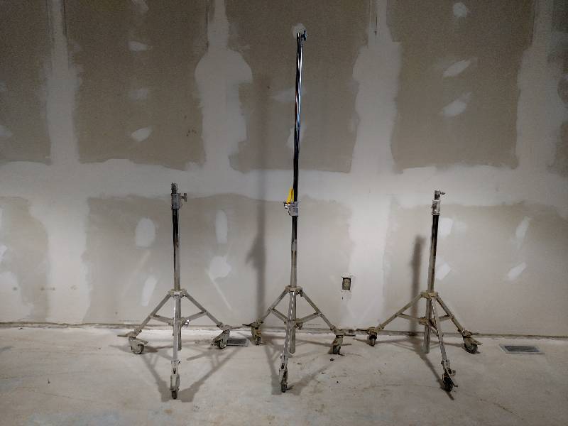lot 116 image: (3) Avenger Telescopic Rolling Sign...