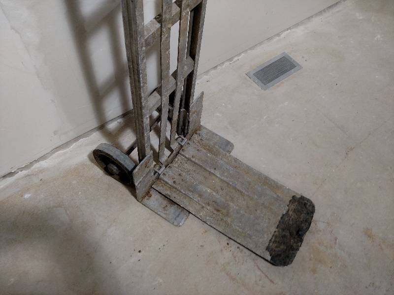 lot 174 image: 2 Wheel Hand Truck...