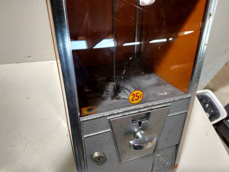 lot 179 image: Oak Vending Machine, Works...