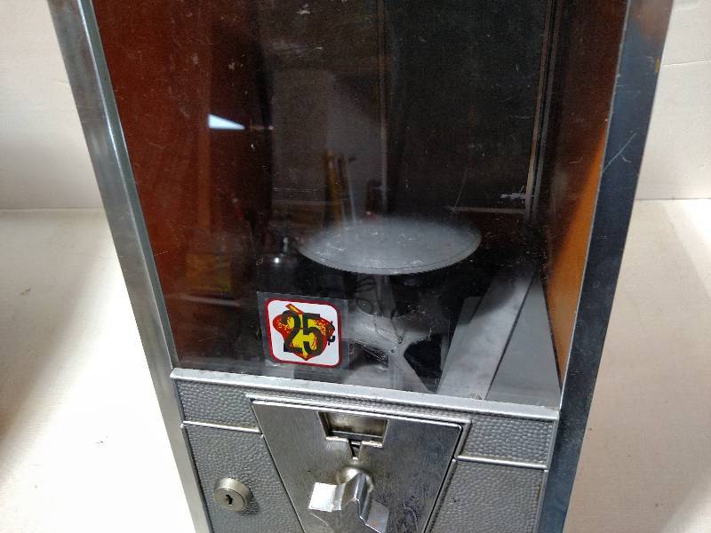 lot 181 image: Oak Vending Machine, Works...