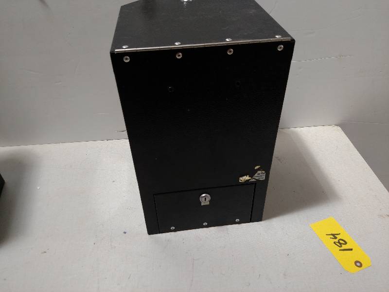 lot 184 image: VM160 Vending Machine, Works, No Ke...