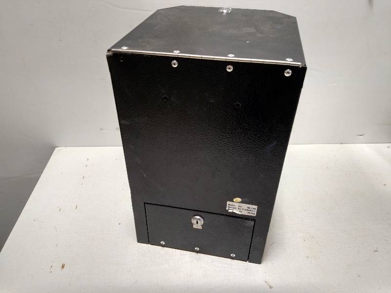 lot 185 image: VM160 Vending Machine, Works, No Ke...