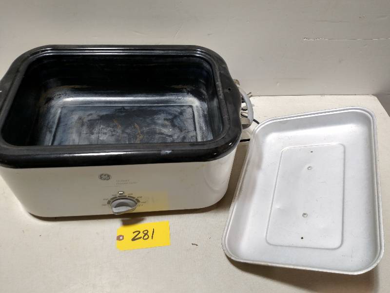 lot 281 image: 18 Quart Roaster Oven, Works...