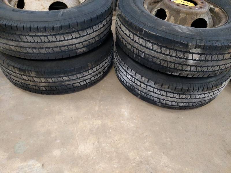 lot 162 image: (4) LT22575R16 Tires