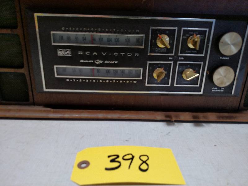 lot 398 image: RCA Victor Radio, Works...