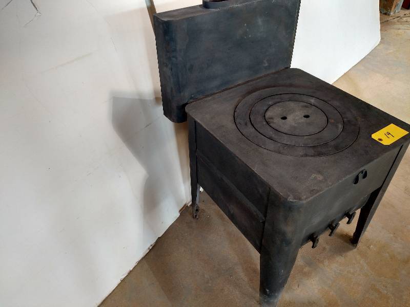 lot 19 image: Cast Iron Gas Fired Candy Stove, Ap...