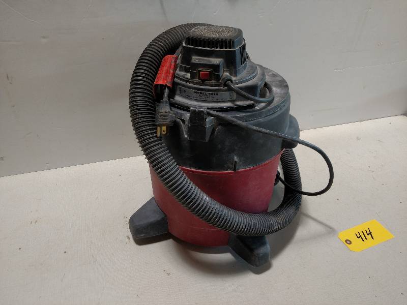 lot 414 image: Shop Vac, 5 Gallon, 1.5 hp, Works...