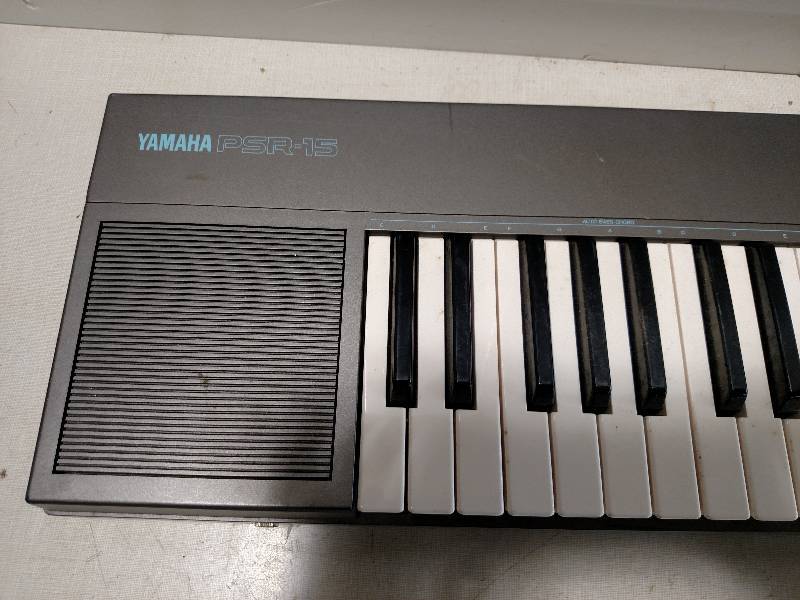 lot 424 image: Yamaha PSR15 Electronic Keyboard, N...