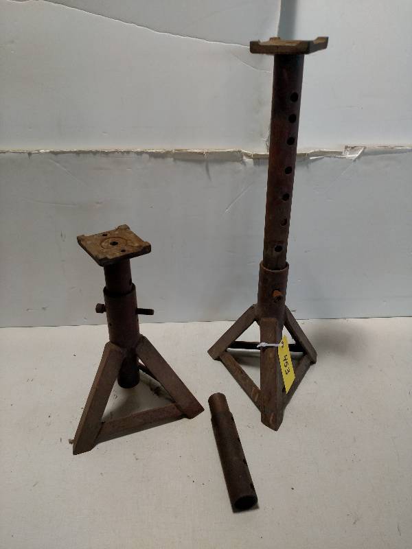 lot 453 image: (2) H.D. Jack Stands with Extension...