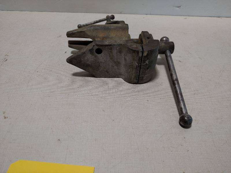 lot 480 image: 3 14 Clamp-On Vise with Anvil...