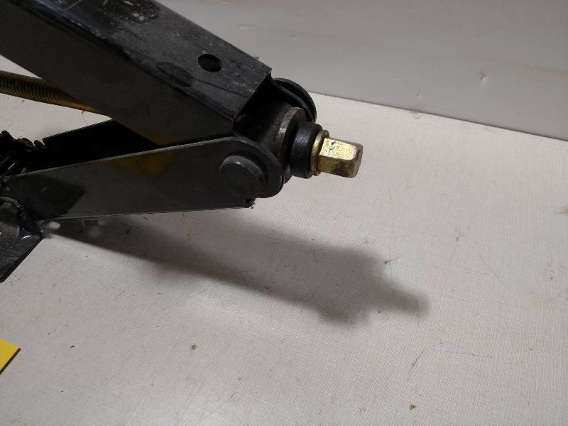 lot 532 image: Screw Jack...