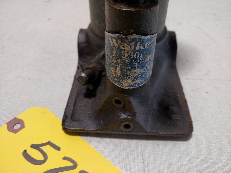 lot 573 image: Walker Bottle Jack...