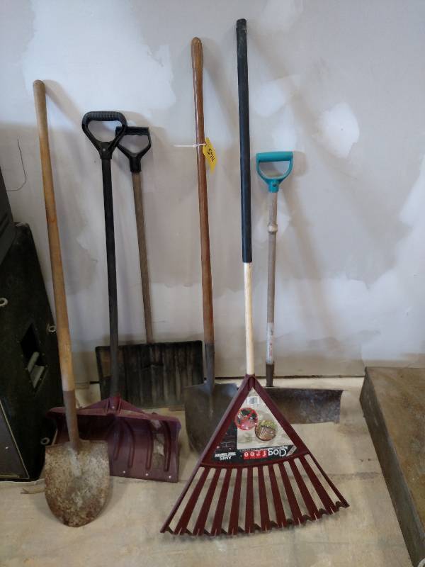lot 594 image: Asstd Shovels & Rake...