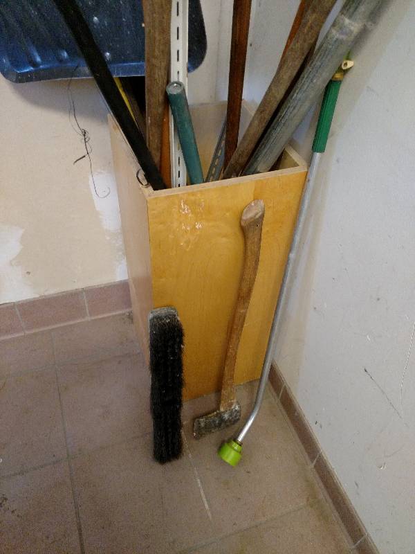 lot 595 image: Asstd Tools & Sign...