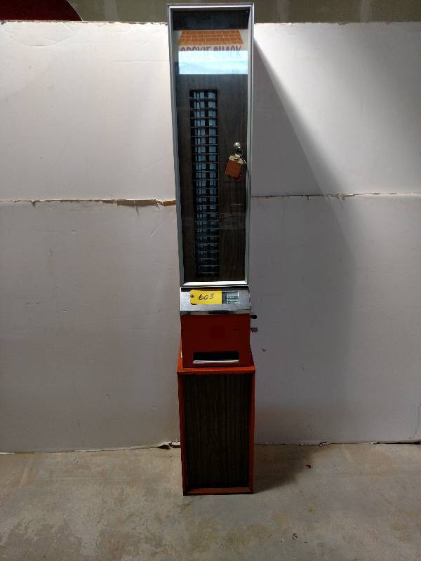 lot 603 image: 1950s Marrs Industries Vending Mac...