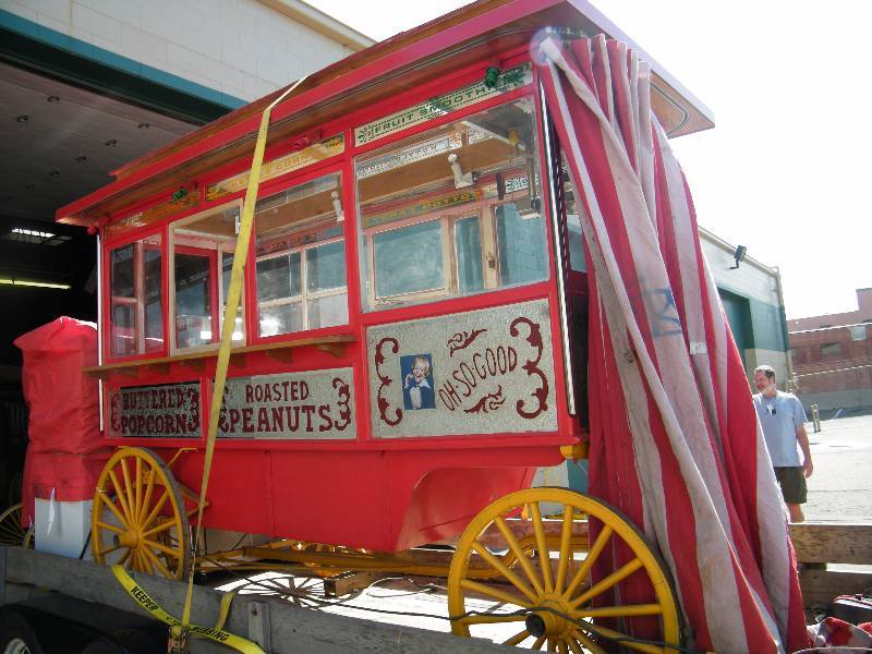 lot 20 image: Popcorn Wagon, Approx. 128 x 6, 1...