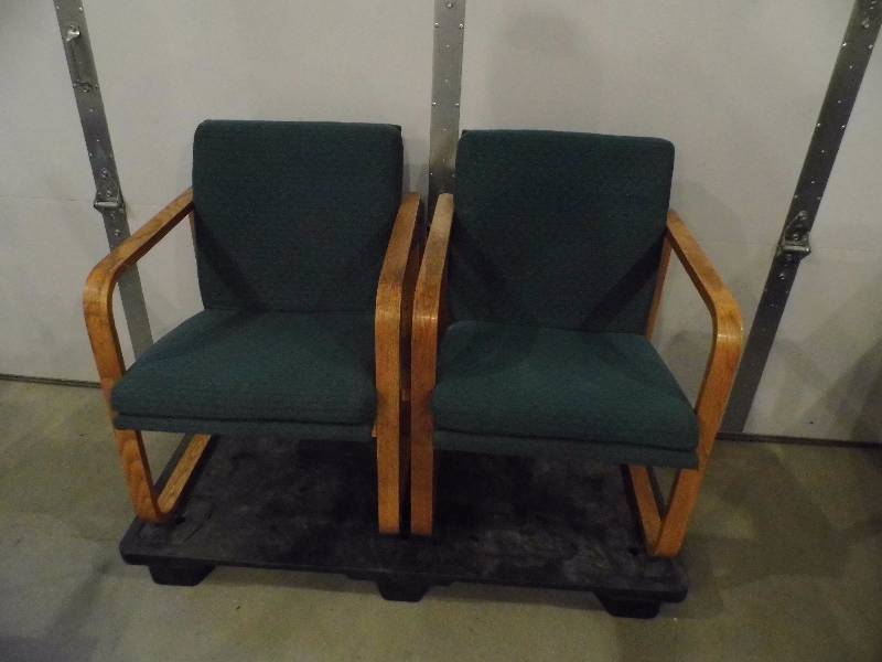 lot 1 image: Lot of 4 Chairs