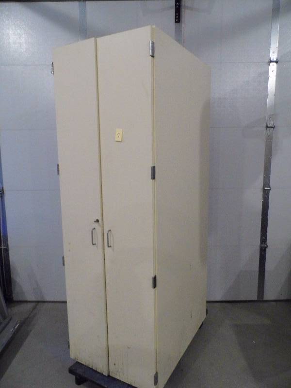 lot 7 image: Cabinet