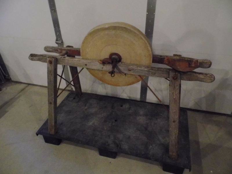 lot 24 image: Antique Sharpening Wheel
