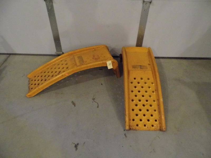 lot 29 image: Car Ramps