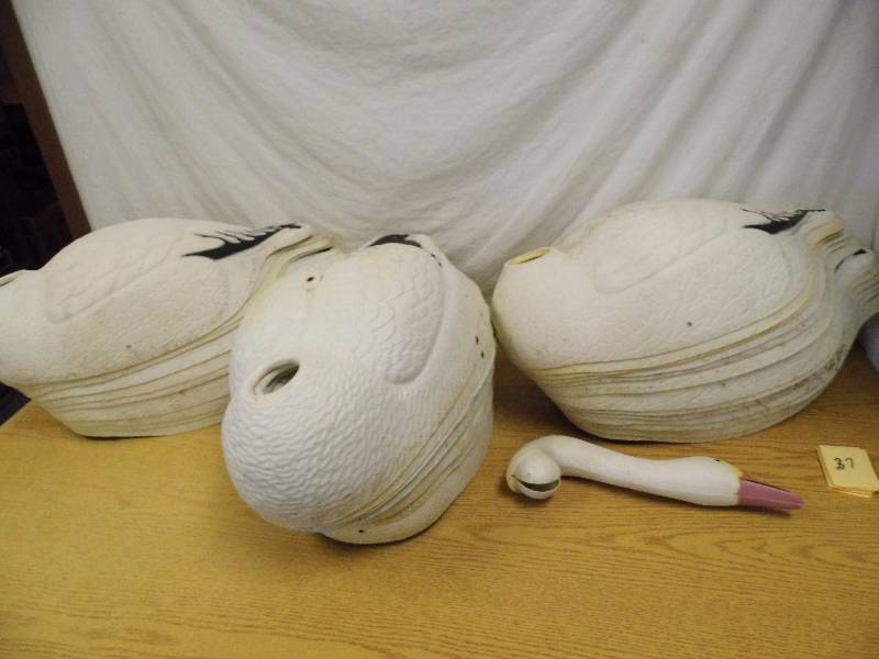 lot 37 image: Large lot of Geese Decoys