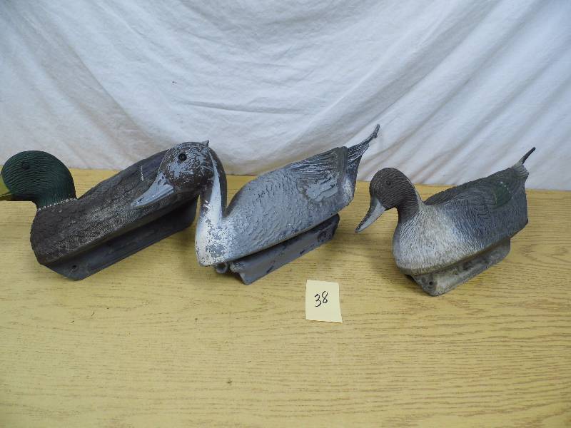 lot 38 image: Duck Decoys