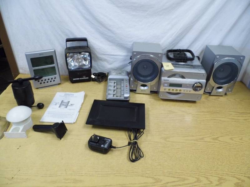 lot 71 image: Stereo - Battery Charger - Weather Station